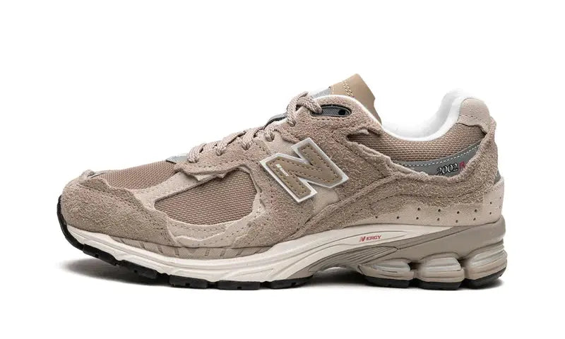 New Balance 2002R Protection Pack Beige: la sneaker beige que necesitas