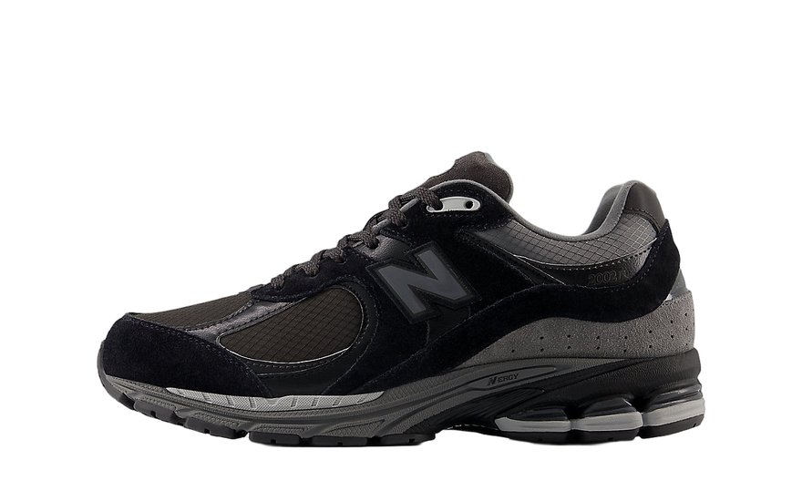 New Balance 2002R Ripstop Black: la zapatilla negra que eleva tu estilo urbano