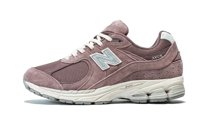 New Balance 2002R Suede Pack Black Fig: urban elegance and premium comfort 