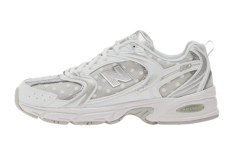 New Balance 530 Sølvmetalprikket: sko med stil og glans til hverdagens brug