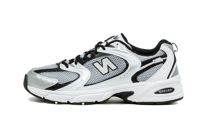 New Balance 530 Silver White: la dad shoe plateada que domina los looks Y2K