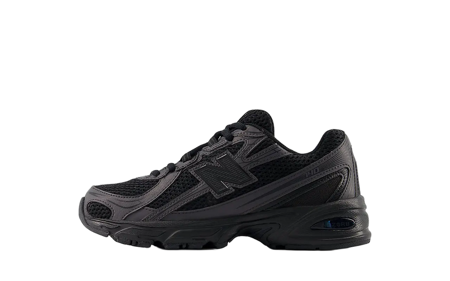 New Balance 740 Triple Black: El clásico 90s que tu armario necesita