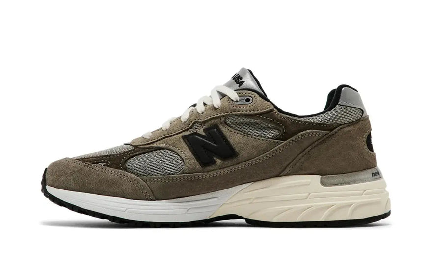 New Balance 993 MiUSA JJJJound Grigio Militare Urbano Angora — Stile cittadino e comodità quotidiana