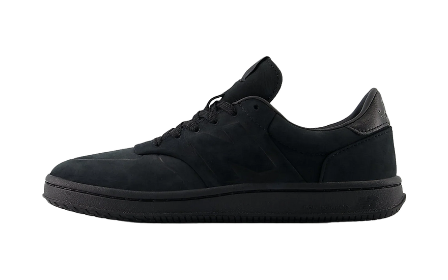 New Balance T500D Black Faded Black: el negro sobre negro que gana por textura