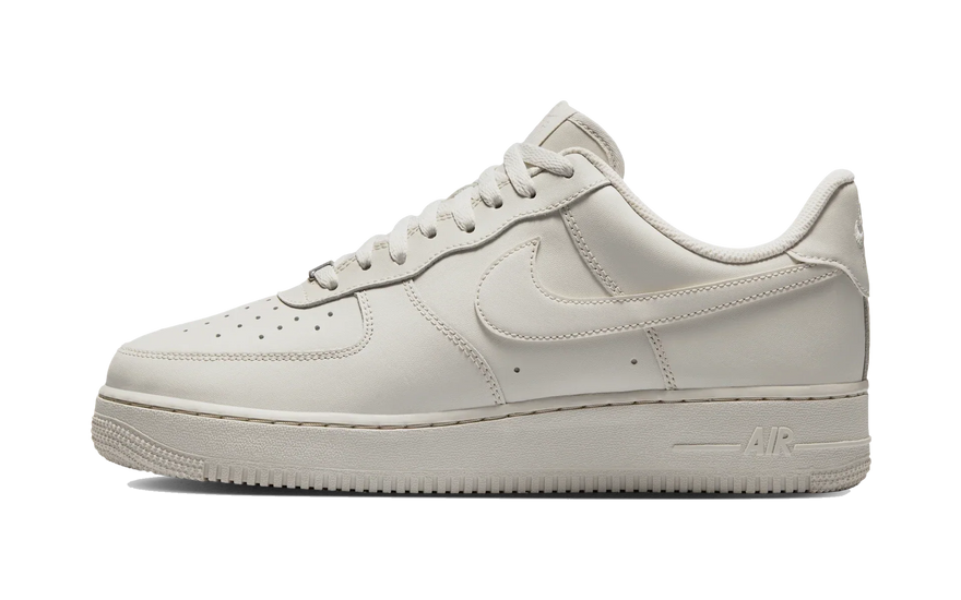Nike Air Force 1 '07 Light Bone/Metallic Silver/Light Bone: la AF1 en tono hueso que sustituye a las blancas de siempre