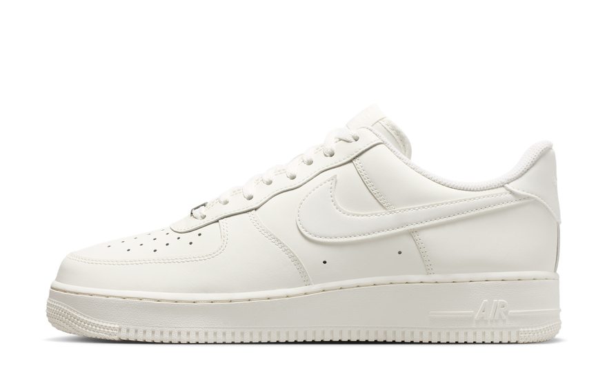 Nike Air Force 1 Low '07 Sail: la alternativa crema al blanco puro que lo combina todo