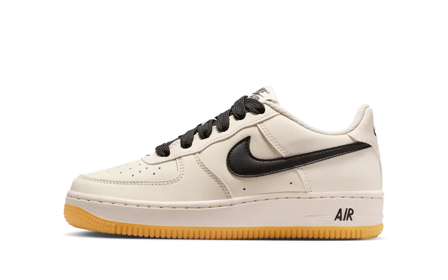 Nike Air Force 1 Low LV8 Soft Pearl Gum Black — Clásico urbano con acabado soft pearl