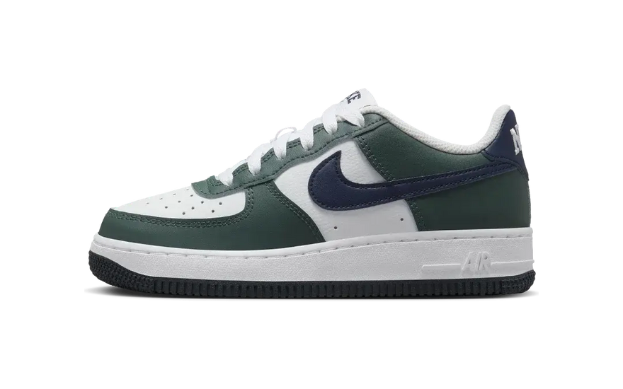 Nike Air Force 1 Low Vintage Green Obsidian: clasicul vintage pentru stilul tău urban
