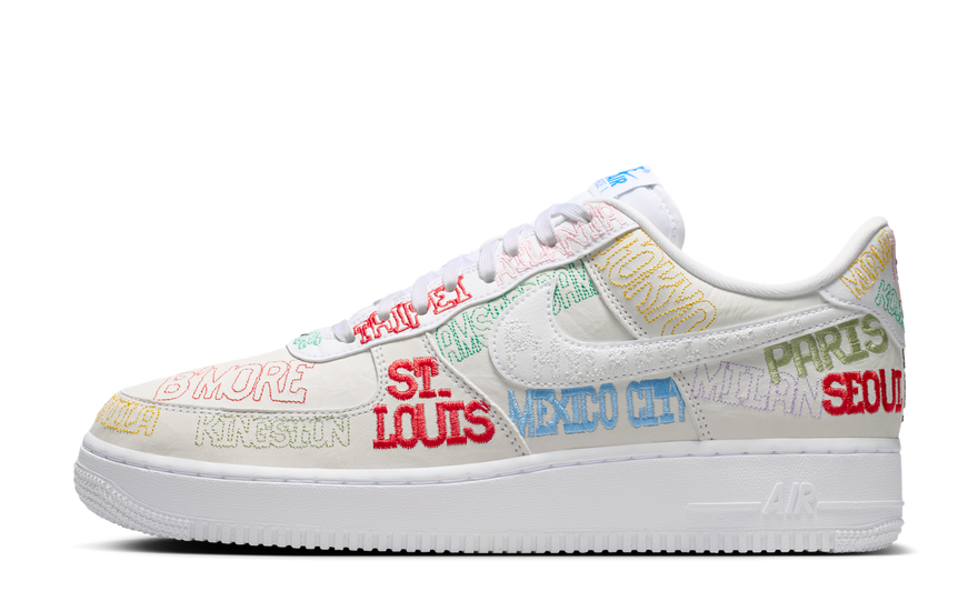 Nike Air Force 1 Low World Tour White: el clásico blanco que transforma tu look