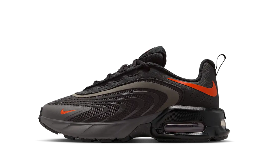 Nike Air Max Fire Medium Ash Black Orange: Stedelijke stijl met zichtbare demping