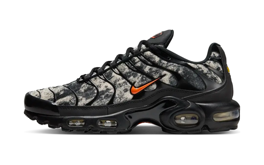 Nike Air Max Plus Camo Black Safety Orange: Stedelijke Camouflage met Luchtvering