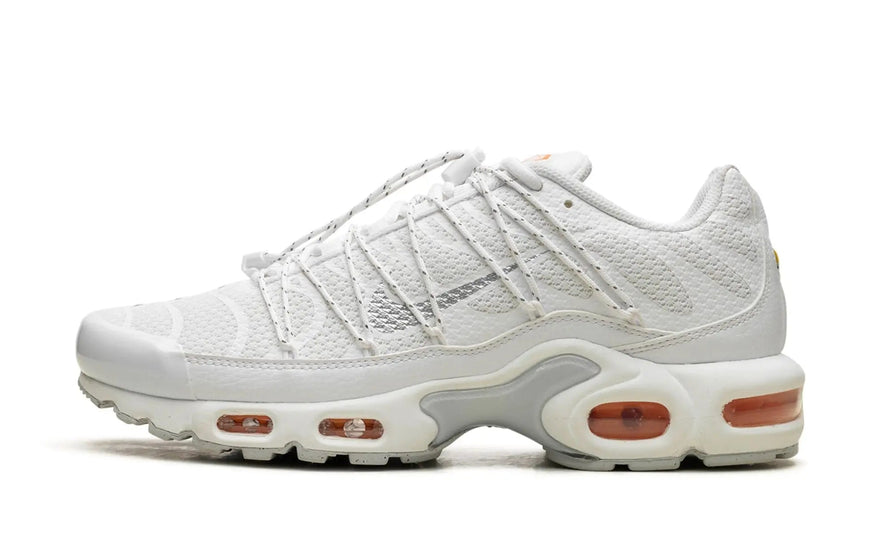 Nike Air Max Plus Utility Safety Orange Pure Platinum — El toque vibrante que tu look necesita