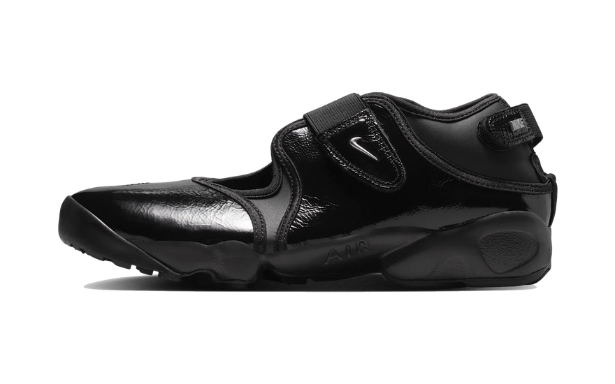 Nike Air Rift Black Metallic Silver: la split-toe que domina 2026 (guía de tallas y looks)
