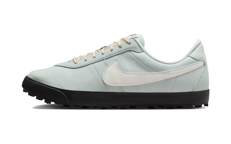 Nike Astro Grabber QS Light Silver: la zapatilla de campo de los 70 que hoy se lleva en la calle