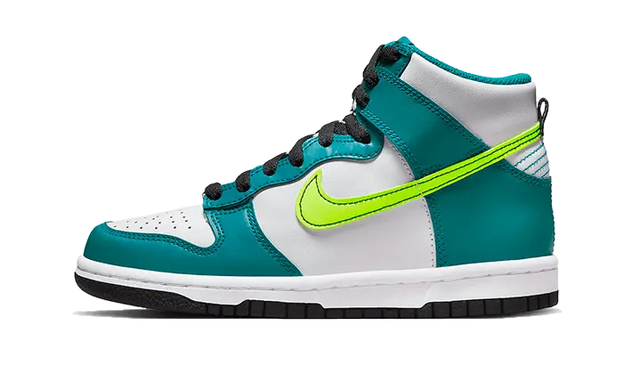 Nike Dunk High Volt Bright Spruce: Scarpe retrò in volt e abete che elevano il tuo abbigliamento urbano