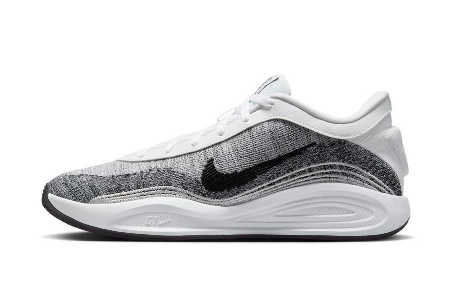 Nike GT Hustle Academy White Black: La mochila urbana que protege tu laptop y estiliza tu día