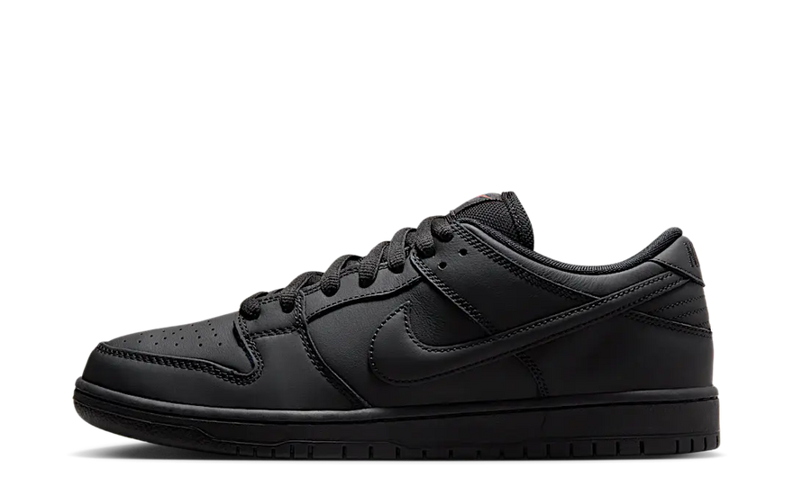 Nike SB Dunk Low Pro Triple Black: Det uundværlige inden for gadebeklædning og skateboarding
