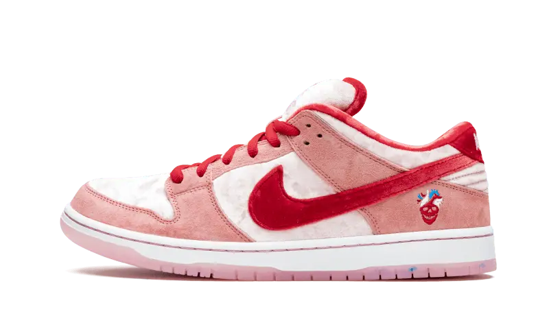 Nike SB Dunk Low StrangeLove: colaborarea care reinventează îmbrăcămintea urbană