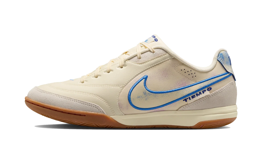 Nike Tiempo Streetgato Premium Coconut Milk Blue Crystal: la piel del Tiempo aterriza en la pista