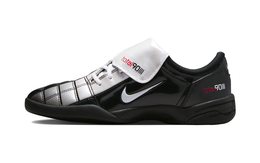 Nike Total 90 SE Black White University Red (Women's): la bota de fútbol que ahora se lleva en la calle