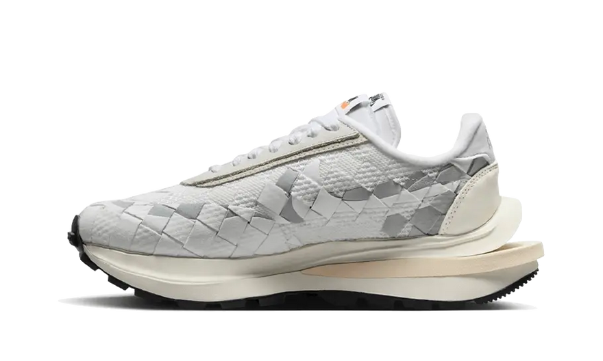 Nike Vaporwaffle Woven Sacai Jean Paul Gaultier Branco: a híbrida que dita tendência