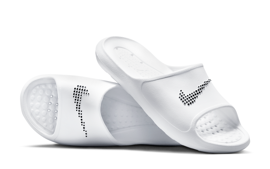 Nike Victori One Shower Slide White Polka Dot Swoosh: la chancla de secado rápido que arrasa en el vestuario
