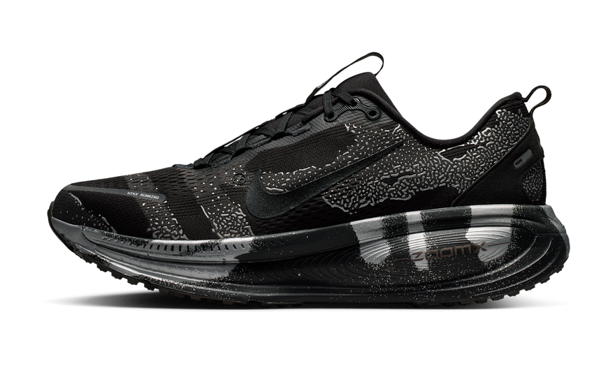 Nike Vomero 18 Disrupt Pack: la Vomero más acolchada con acabado gráfico en negro y plata