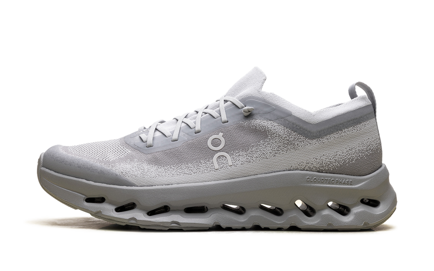 On Running Cloudtilt Moon Zendaya Glacier Alloy: la zapatilla que fusiona estilo y rendimiento urbano