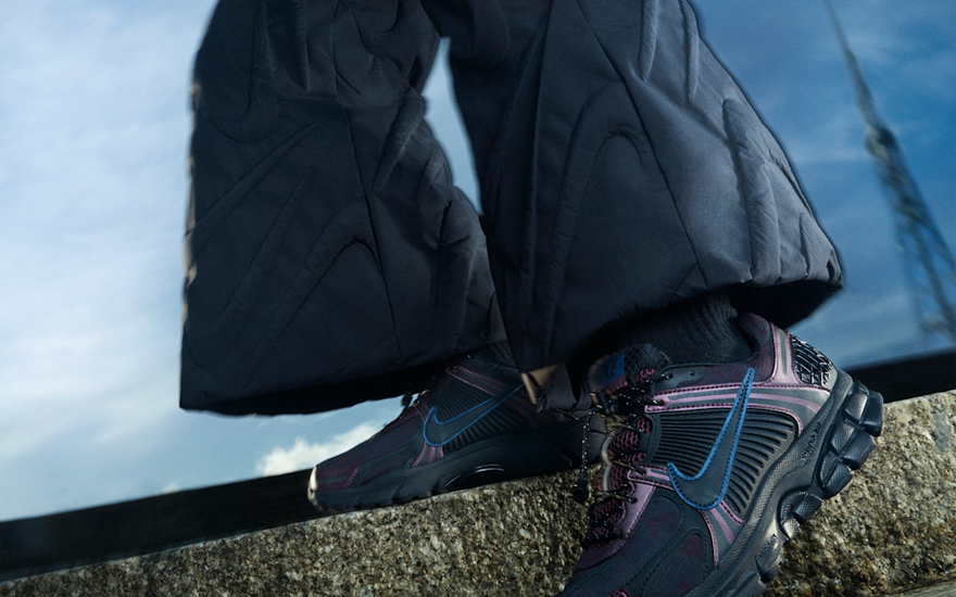 Nike Zoom Vomero 5 Burgundy Crush Midnight Navy: comfort and urban style