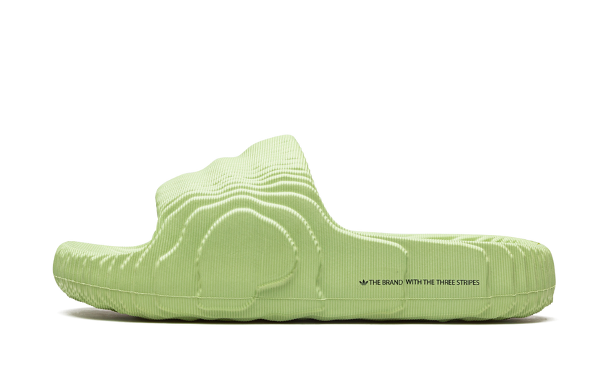 Adidas Adilette 22 Slides Magic Lime — Las chanclas que brillan este verano