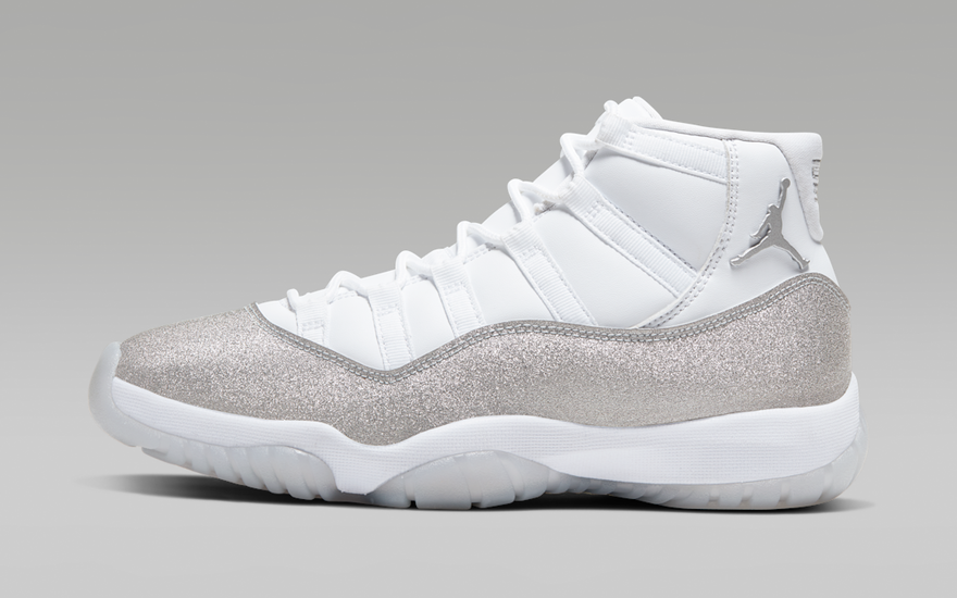 Air Jordan 11 Retro White Metallic Silver — Elegancia icónica para calle y cancha