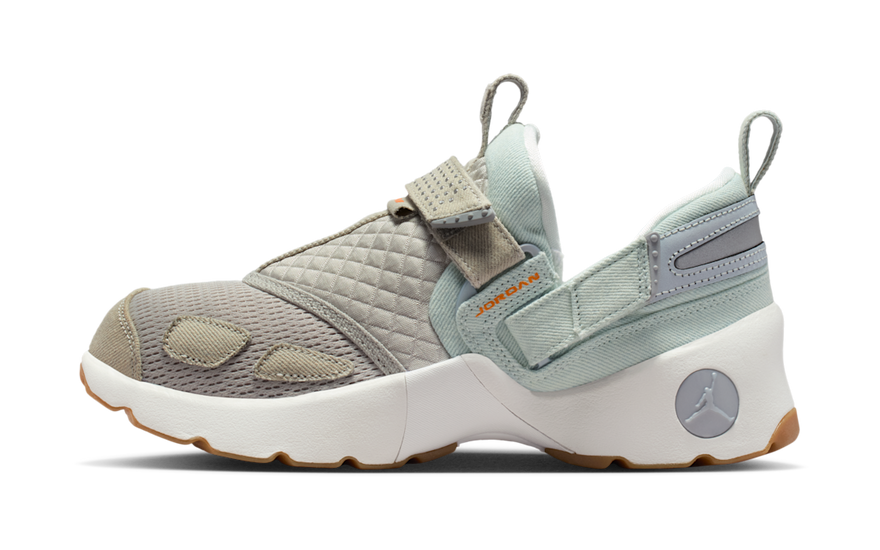 Air Jordan Trunner LX manšestr bílá jasně keramická guma — bílá svršek a gumová podrážka pro sofistikovaný vzhled