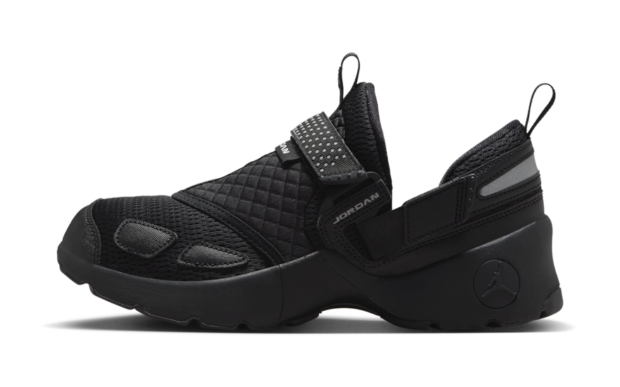 Air Jordan Trunner LX Triplo Nero: minimalismo e prestazioni implacabili