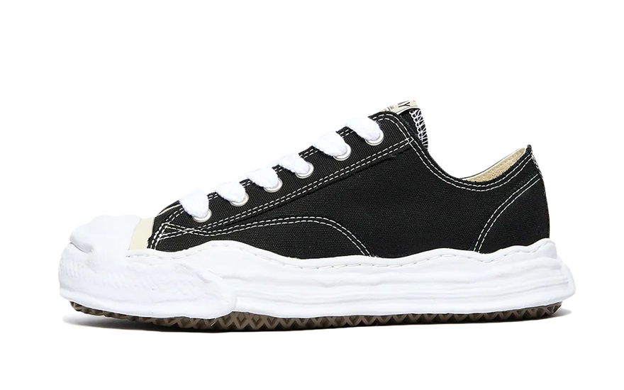 Maison Mihara Yasuhiro Hank OG Sole Canvas Low Black — la zapatilla minimalista con suela escultórica