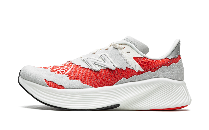 New Balance FuelCell RC Elite v2 SI Stone Island TDS Red — Velocidad y estilo en edición limitada