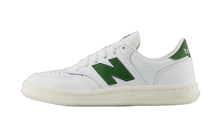 New Balance T500 Lace Dark Alpine Green White: la zapatilla de tenis de 1982 que se ha convertido en la silueta del año