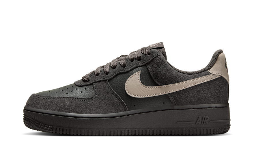 Nike Air Force 1 Low Medium Ash Off Noir: la AF1 minimalista que transforma tu look