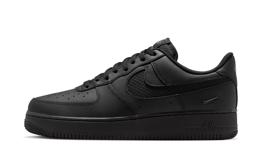 Nike Air Force 1 Low SE Triple Black Ripstop — La AF1 negra que renueva tu armario