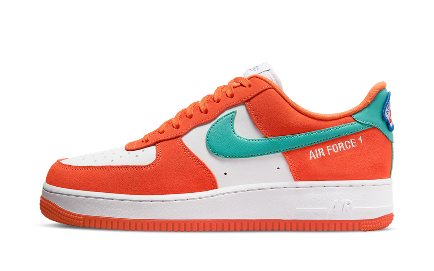 Nike Air Force 1 Low '07 LV8 Athletic Club White Orange: Blanco impecable con toques naranja para tu street style