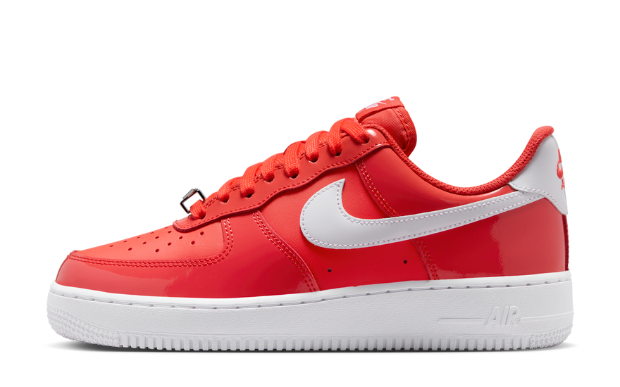 Nike Air Force 1 Low '07 Patent Light Crimson White — Lacat urbà que destaca