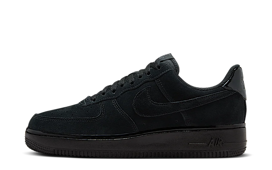 Nike Air Force 1 Low '07 Triple Black Suede: το σουέντ παπούτσι που ορίζει το αστικό σου στυλ