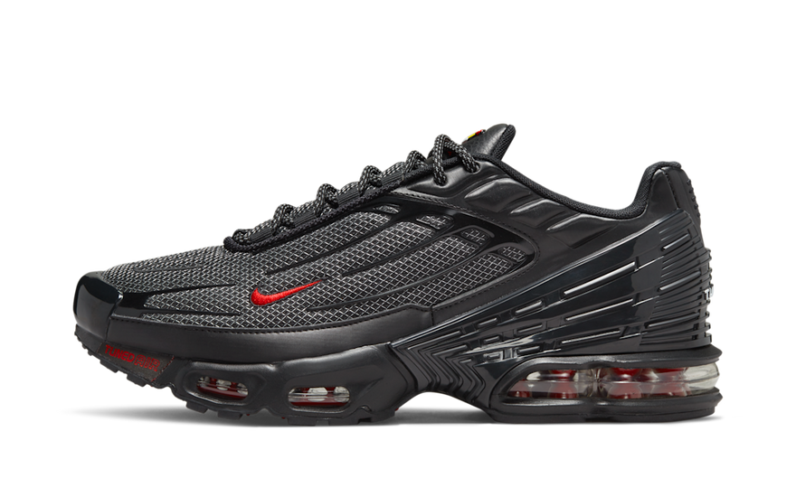 Nike Air Max Plus 3 Black Reflective Silver University Red — El clásico renovado con Air visible