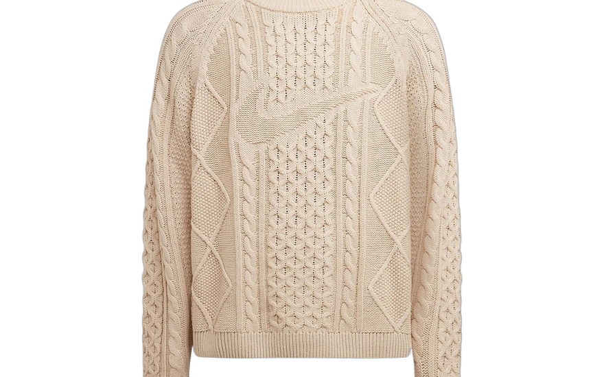 Nike Life Cable Knit Sweater Rattan: el punto trenzado beige que domina el streetwear