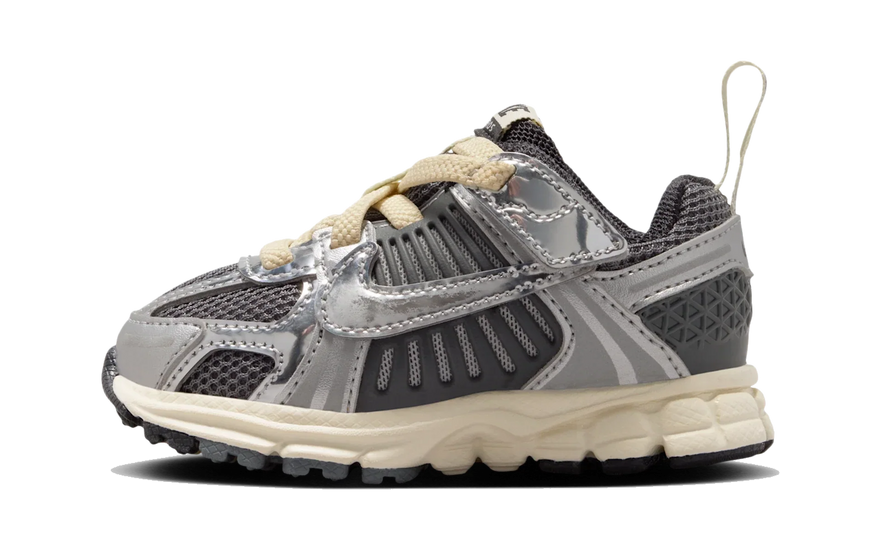 Nike Vomero 5 Iron Grey Coconut Milk Chrome (TD): la sneaker Y2K en versión mini que todos quieren en 2026
