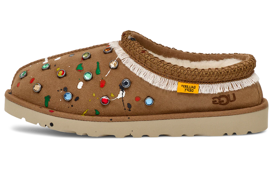 UGG Tasman Slipper Gallery Dept. Chestnut — Pantufla de lana con estilo urbano