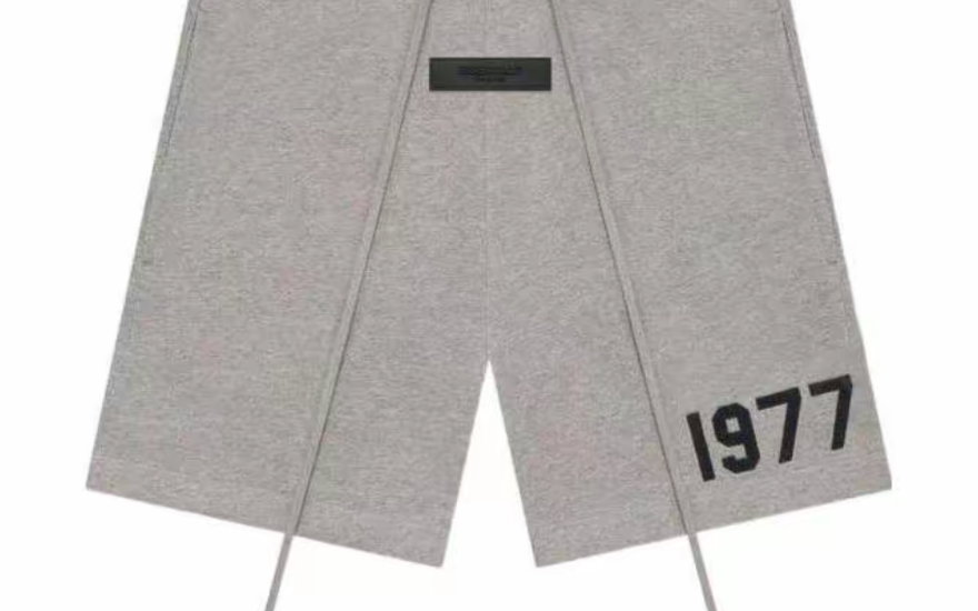 Fear of God Essentials Sweatshorts SS22 1977 Dark Oatmeal (Oversized) — El sweatshort esencial para tu armario