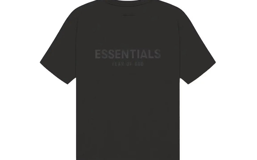 Fear of God Essentials Reflective T-shirt Black / Strech Limo (Oversized) — La camiseta reflectante que define tu estilo urbano