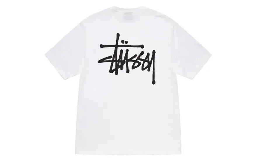 Stussy Basic Tee SS23 Vit: den grundläggande vita tröjan för din gatustil