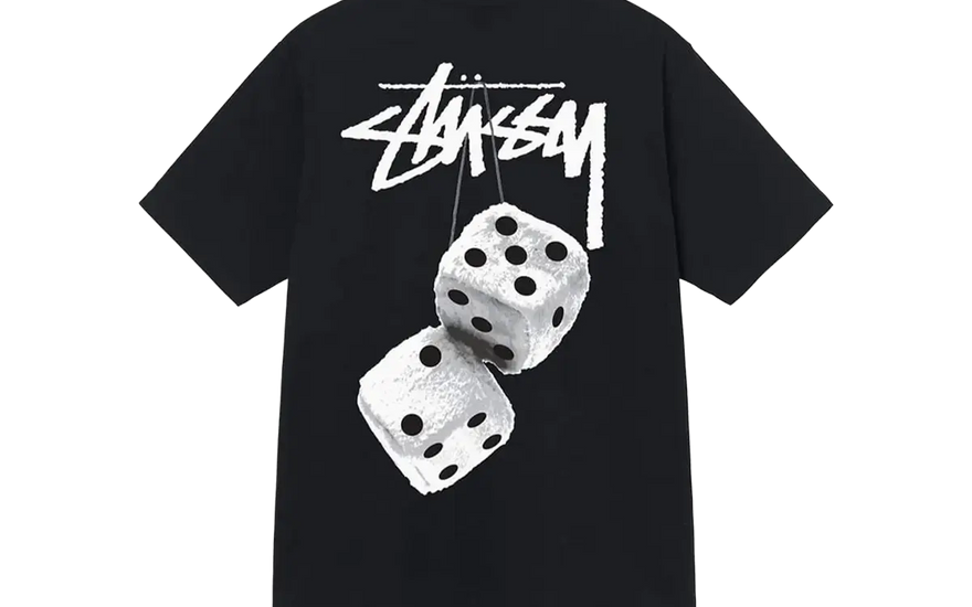 Stussy Fuzzy Dice Tee Black: den svarta t-shirten med fluffiga tärningar som du behöver