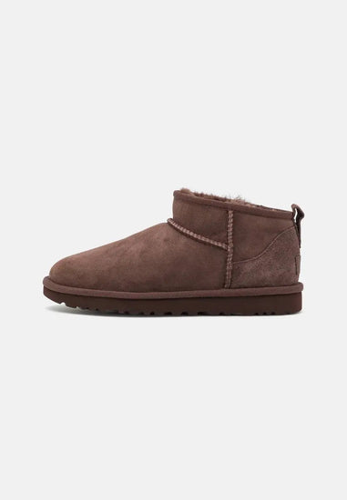 UGG Classic Ultra Mini Boot Burnt Cedar — Cizmuliță călduroasă și elegantă pentru dulapul tău